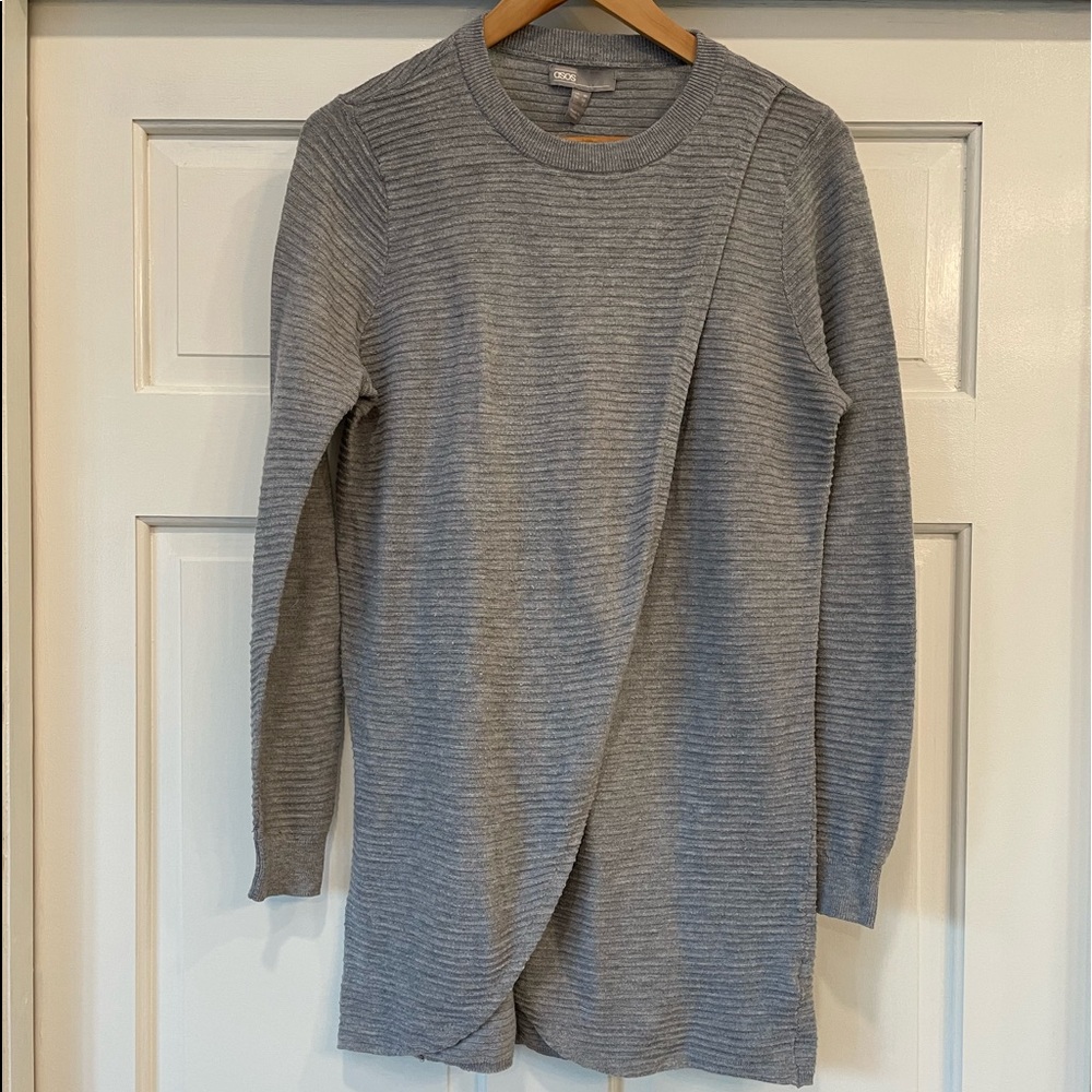ASOS Long Ribbed Pullover Sweater – Size 6
Minimalist